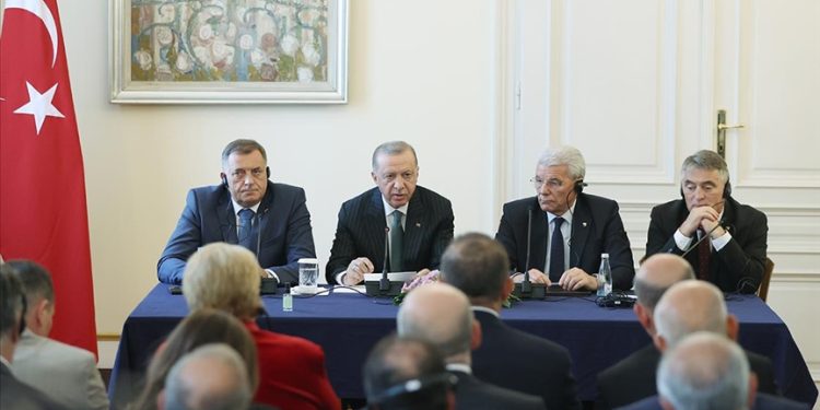 Cumhurbaşkanı Erdoğan duyurdu: İki ülke arasında kimlikle seyahat