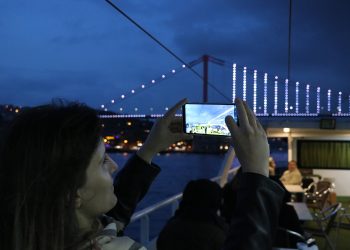 THY’nin transit yolcuları ücretsiz Boğaz turu yaptı