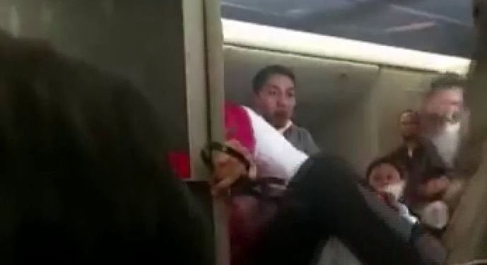 THY uçağında yolcu kabin memuruna saldırdı: Uçak acil iniş yaptı