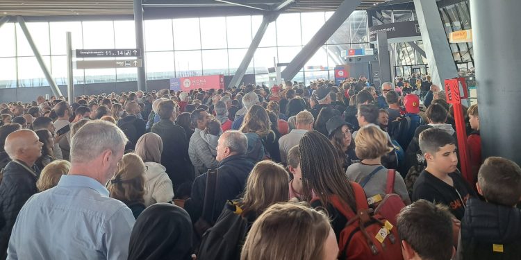 Lyon Havalimanı güvenlik nedeniyle kısmen tahliye edildi