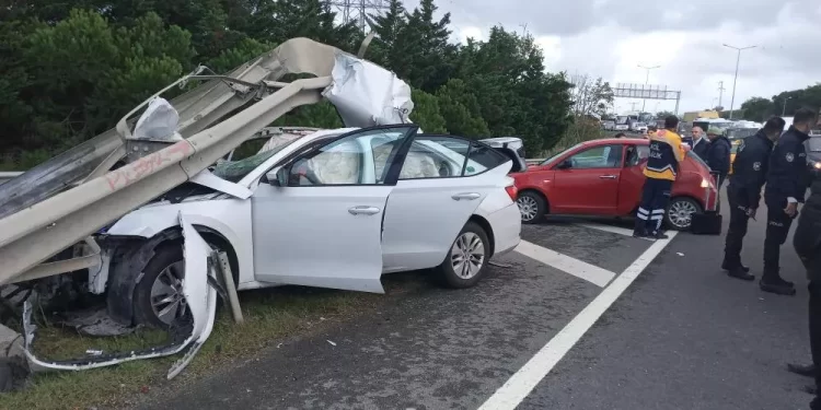 İstanbul Havalimanı yolunda kaza! 3 hostes yaralandı