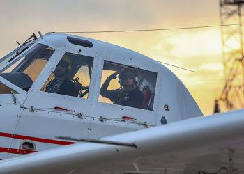 Orman yangınlarının “ateş avcısı” kadın pilotu