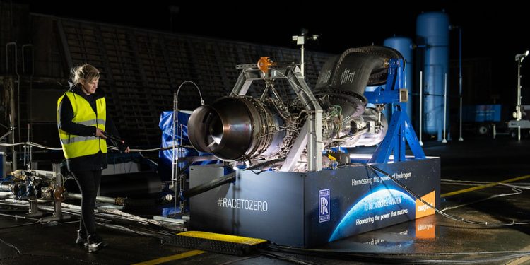 Rolls-Royce hidrojenle çalışan jet motorunu test etti