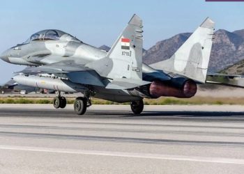 Mısır’da savaş uçağı düştü