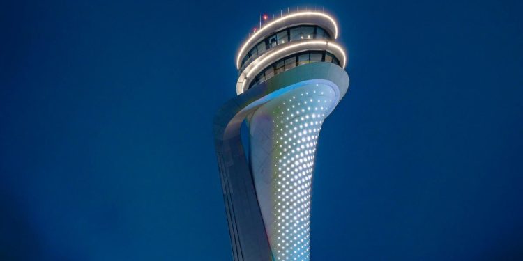 İstanbul Havalimanı kulesi çocuk hakları için maviye büründü