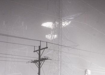 ABD’de küçük uçak yüksek gerilim hattına çarptı: Binlerce kişi elektriksiz kaldı