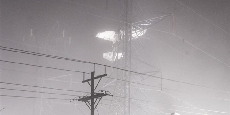 ABD’de küçük uçak yüksek gerilim hattına çarptı: Binlerce kişi elektriksiz kaldı