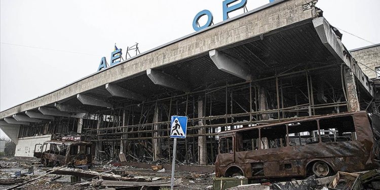 Ukrayna’daki havalimanı “askeri araç mezarlığına” döndü
