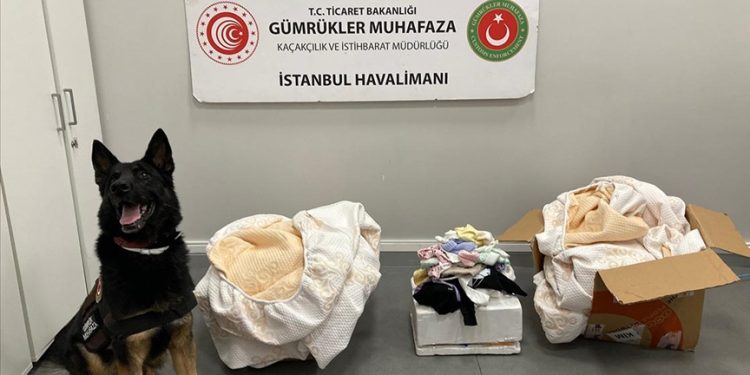 İstanbul Havalimanı’nda, bebek kıyafetlerine emdirilmiş uyuşturucu bulundu