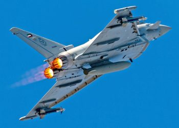 Kuveyt, helikopter ve savaş uçağı alım anlaşmasını soruşturacak