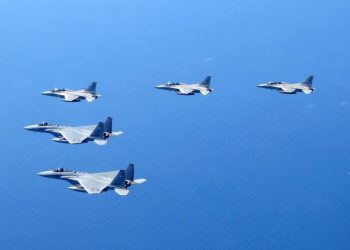 Japon savaş uçakları 77 yıl sonra Filipinler’e iniş yaptı