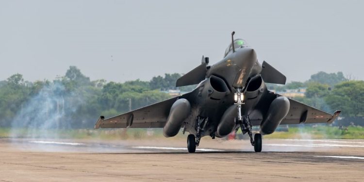 Hindistan’da ilk defa Müslüman bir kadın, savaş pilotu oluyor