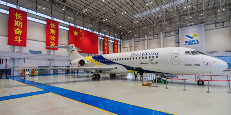 Çin’in ARJ21 yolcu uçağında ilk yurtdışı teslimatı