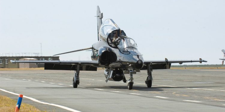 RAF, motor sorunu nedeniyle Hawk T2 filosunu yere indirdi