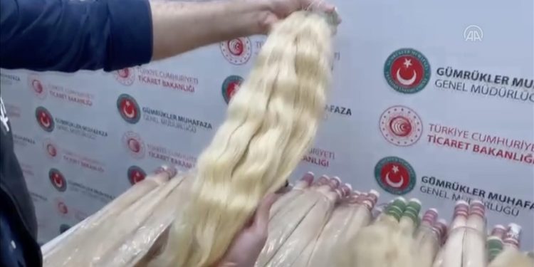 Sabiha Gökçen’de kaçak insan saçı ele geçirildi