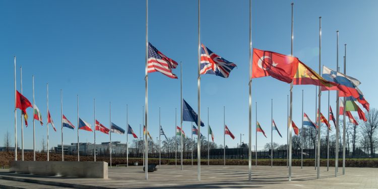 NATO’dan Türkiye ile dayanışma mesajı: Bayraklar yarıya indirildi