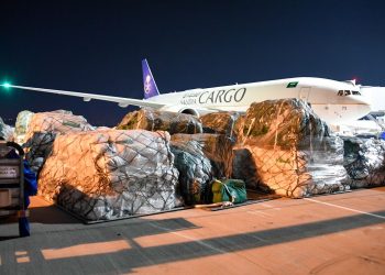 Suudi Arabistan 90 ton malzeme taşıyan bir uçak daha gönderdi