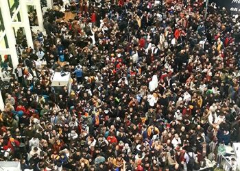 Binlerce yardım gönüllüsü İstanbul Havalimanı’na akın etti