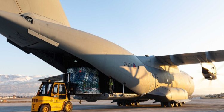 İngiltere ölü ve yaralıların taşınması için uçak gönderdi
