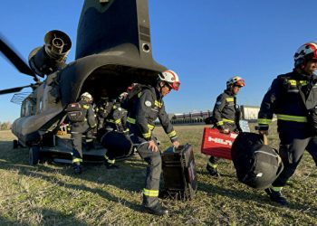 Yabancı kurtarma ekiplerini TSK’nın uçan kaleleri taşıdı