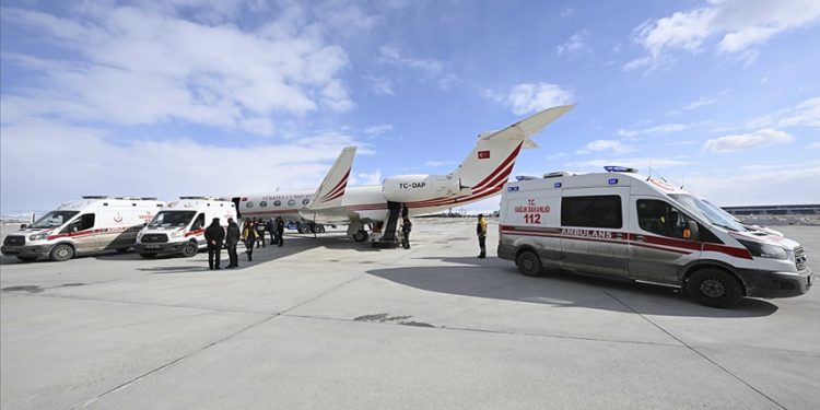 1715 yaralı hava ambulanslarla hastanelere taşındı