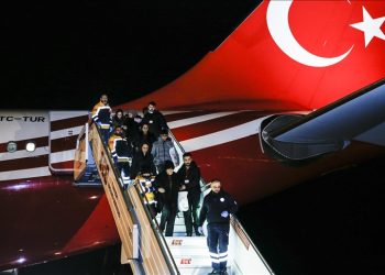 Cumhurbaşkanlığı uçağı deprem bölgesinden yaralıları taşıdı