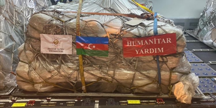 Azerbaycan’ın insani yardımlarını taşıyan uçağı Adana’ya ulaştı