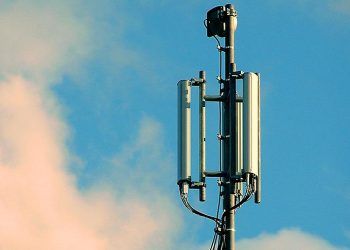 Depremde bile baz istasyonu kavgası!