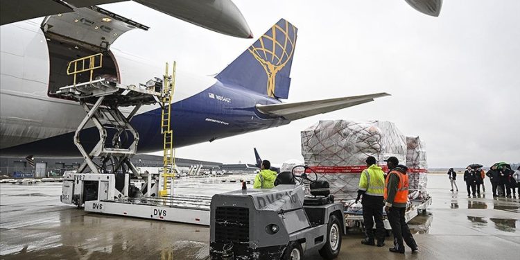 Atlas Air deprem bölgesine 60 tonluk yardım taşıdı