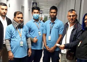 Cidde Havalimanı temizlik görevlileri Türkiye kafilesi ile bağış gönderdi