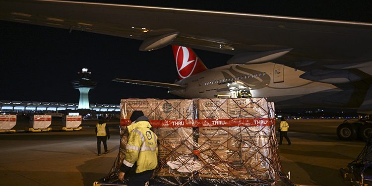 THY, ABD’de toplanan yardım malzemelerini aynı gün ulaştırıyor