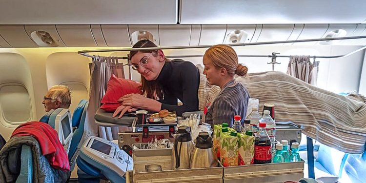 “Dünyanın en uzun boylu kadını” THY seferiyle ABD’den döndü