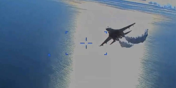 Su-27’nin ABD’nin MQ-9 İHA’sını düşürdüğü anlar