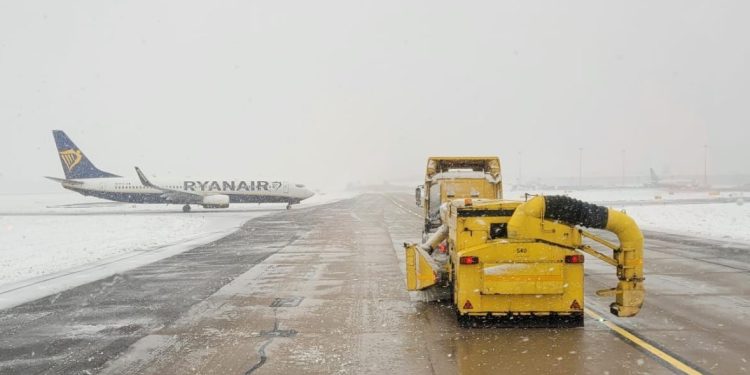 İngiltere’de kar alarmı: Seferler iptal edildi