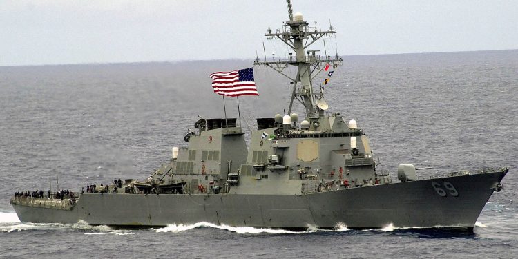 Çin ile ABD arasında savaş gemisi gerginliği