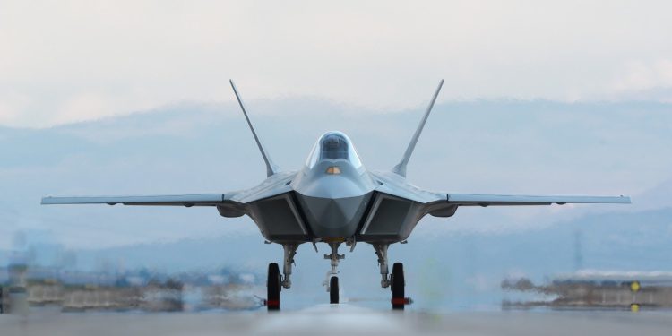 MMU ilk kez pist başında!