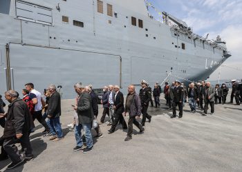 TCG Anadolu Sarayburnu’nda vatandaşların ziyaretine açıldı