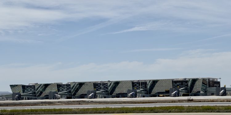 Ercan Havalimanı yeni terminal açılışı ertelendi!