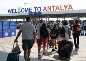 TAV ilk çeyrekte 14,2 milyon yolcuya hizmet verdi