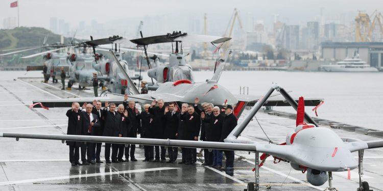 “TCG Anadolu Sirkeci’ye çekilecek, halkımız gezecek”