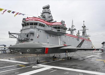 Fransız Le Figaro, TCG Anadolu’yu sayfasına taşıdı