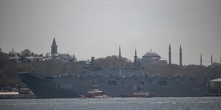 TCG Anadolu Sarayburnu Limanı’na demirledi