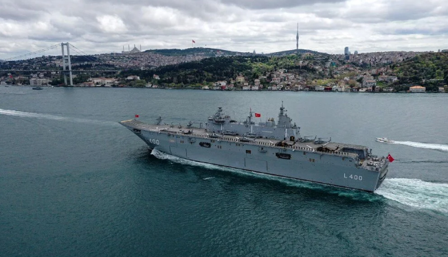 TCG Anadolu İstanbul Boğazı’ndan geçti