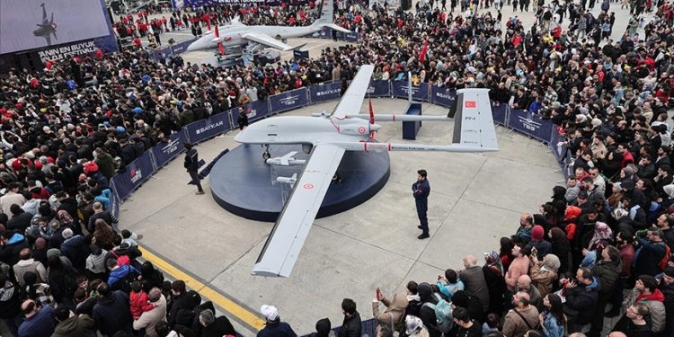 TEKNOFEST’te ilk kez sergilenen Bayraktar TB3’e yoğun ilgi