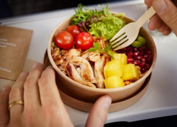 Uçakta satılmayan taze yemekler 3,5 euro