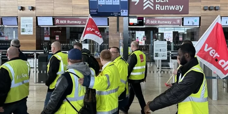 Grevler sonrası ücret konusunda anlaşmaya varıldı