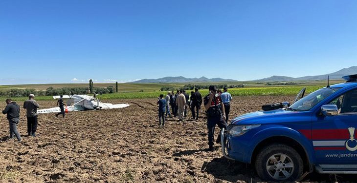 Aksaray’da sivil eğitim uçağı düştü