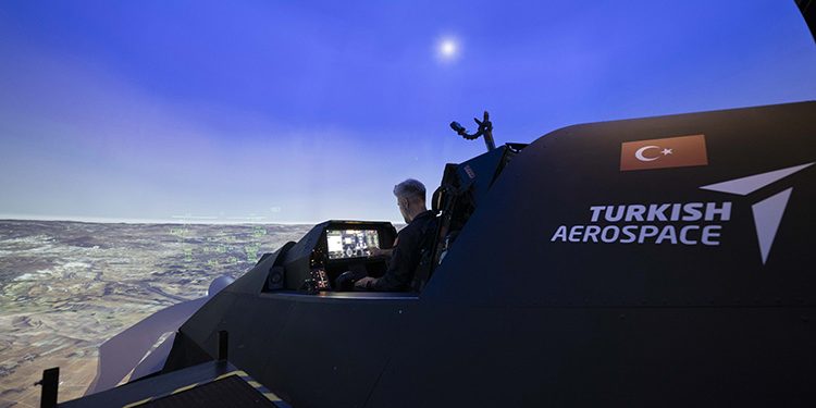 Türk pilotlar KAAN için simülatörle uçuş eğitimi yapıyor