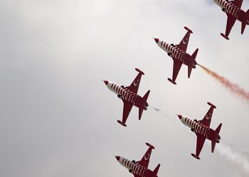 Türk Yıldızları ile SOLOTÜRK, Konya’da gösteri uçuşu yaptı