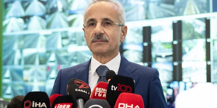 Bakan Uraloğlu: Yaklaşık 7,9 milyon yolcu hava yollarıyla seyahat etti